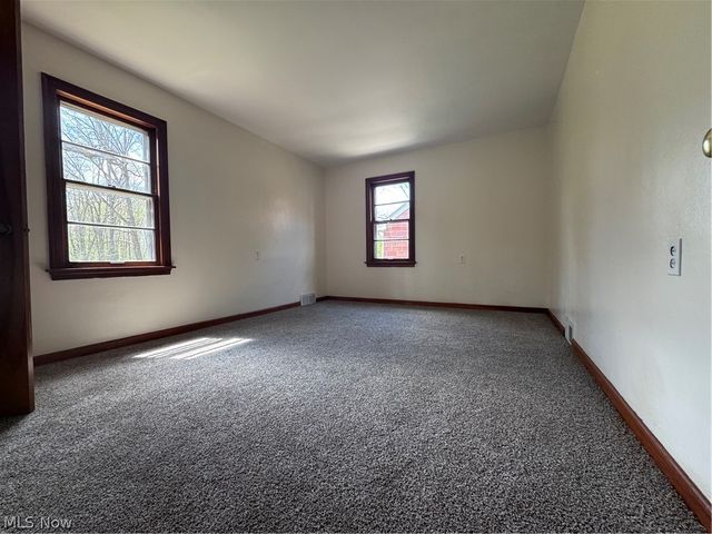 1618 W Park Avenue, Weathersfield, OH 44446