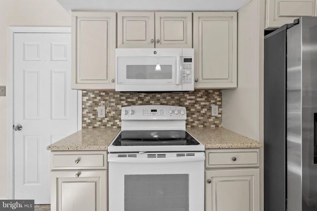 14 GREENWAY CIR, Fairless Hills, PA 19030