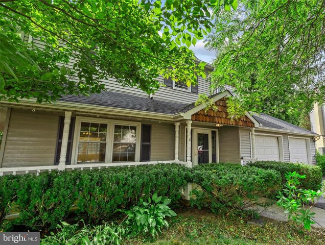 14 GREENWAY CIR, Fairless Hills, PA 19030