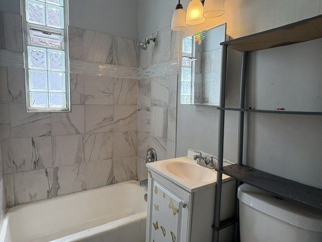 8711 S Exchange Avenue, Chicago, IL 60617