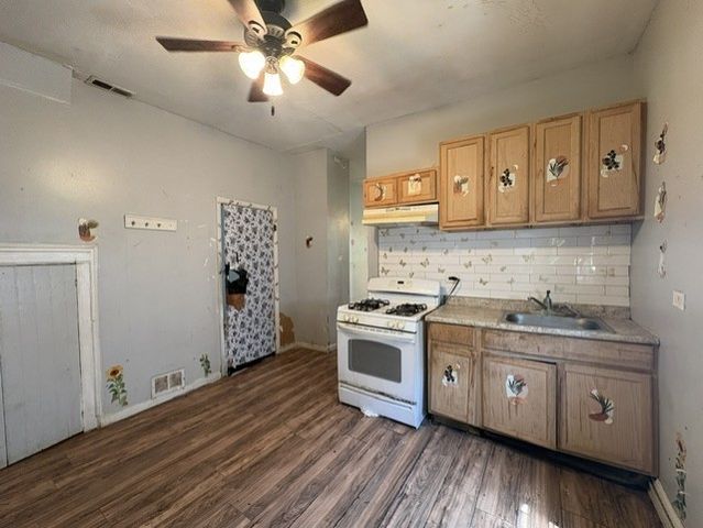 8711 S Exchange Avenue, Chicago, IL 60617
