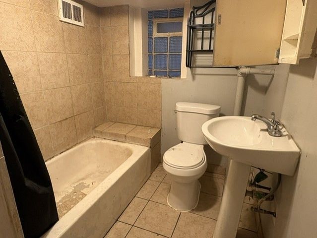 8711 S Exchange Avenue, Chicago, IL 60617