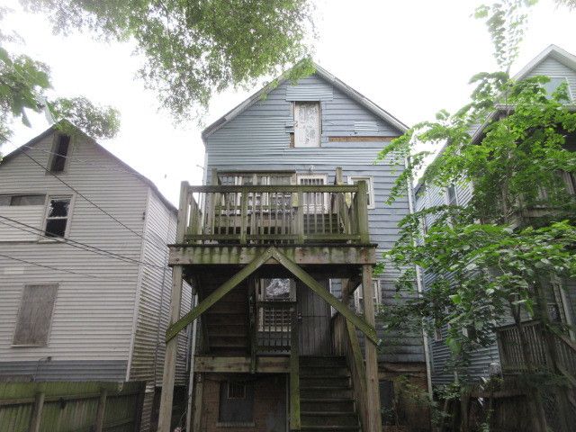 8711 S Exchange Avenue, Chicago, IL 60617