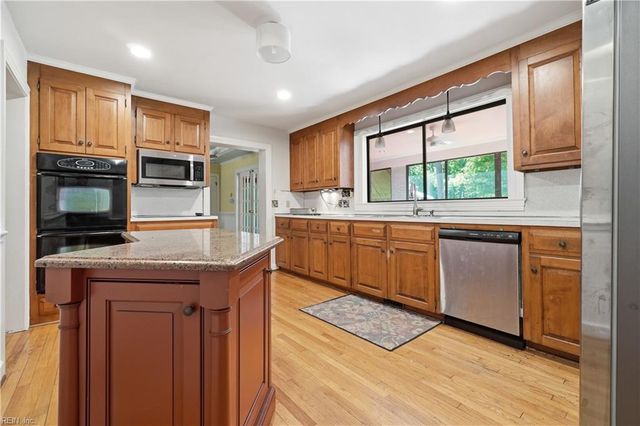 15402 New Towne Haven LN, Carrollton, VA 23314