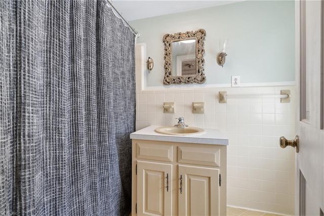15402 New Towne Haven LN, Carrollton, VA 23314