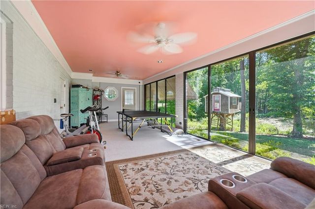15402 New Towne Haven LN, Carrollton, VA 23314