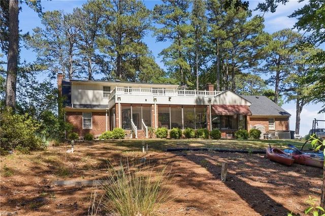 15402 New Towne Haven LN, Carrollton, VA 23314