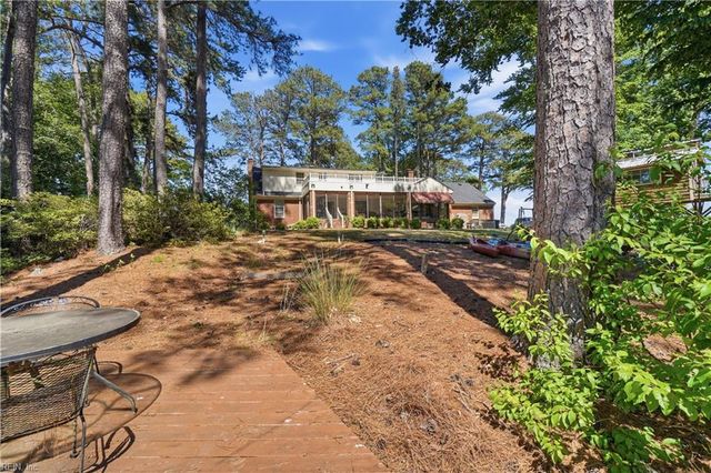 15402 New Towne Haven LN, Carrollton, VA 23314