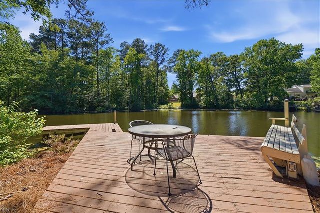 15402 New Towne Haven LN, Carrollton, VA 23314