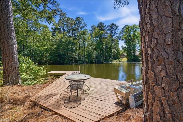 15402 New Towne Haven LN, Carrollton, VA 23314