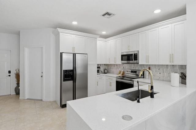 9069 Tremezzo Lane, Boynton Beach, FL 33472