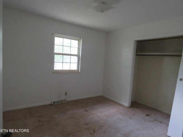 315 Dell Rd, Maryville, TN 37804