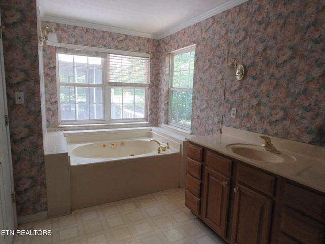 315 Dell Rd, Maryville, TN 37804