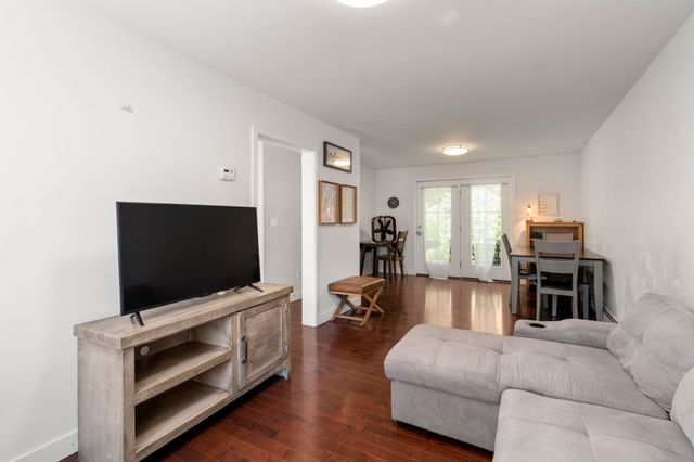 299-301 Bacon St, Natick, MA 01760