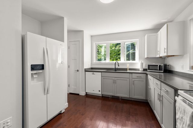 299-301 Bacon St, Natick, MA 01760