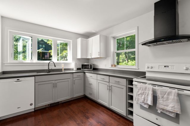 299-301 Bacon St, Natick, MA 01760
