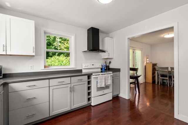 299-301 Bacon St, Natick, MA 01760