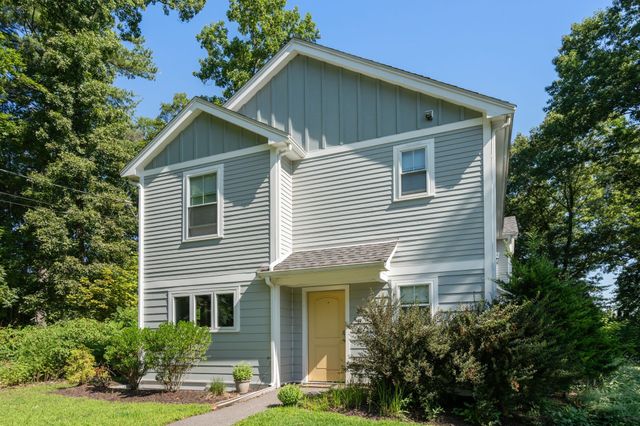 299-301 Bacon St, Natick, MA 01760