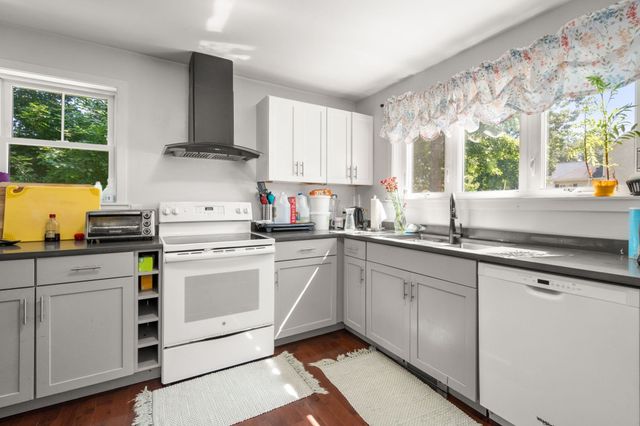 299-301 Bacon St, Natick, MA 01760