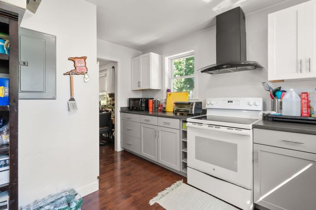 299-301 Bacon St, Natick, MA 01760
