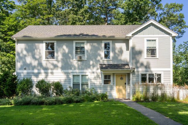 299-301 Bacon St, Natick, MA 01760