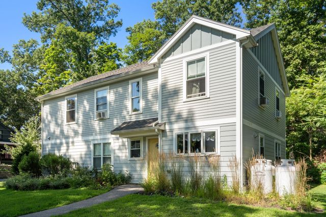299-301 Bacon St, Natick, MA 01760