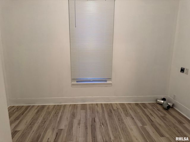 105 6TH Avenue, Moline, IL 61265