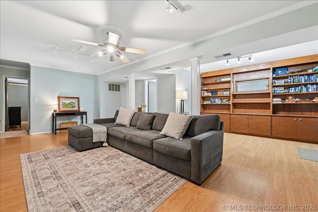 5941 E 25th Place, Tulsa, OK 74114