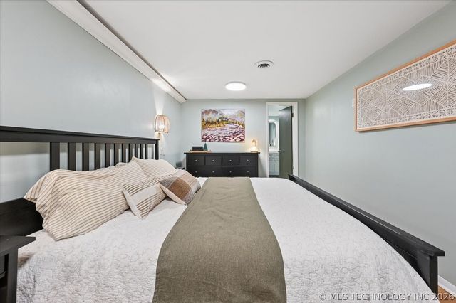 5941 E 25th Place, Tulsa, OK 74114