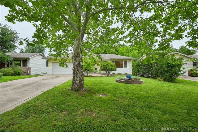 5941 E 25th Place, Tulsa, OK 74114