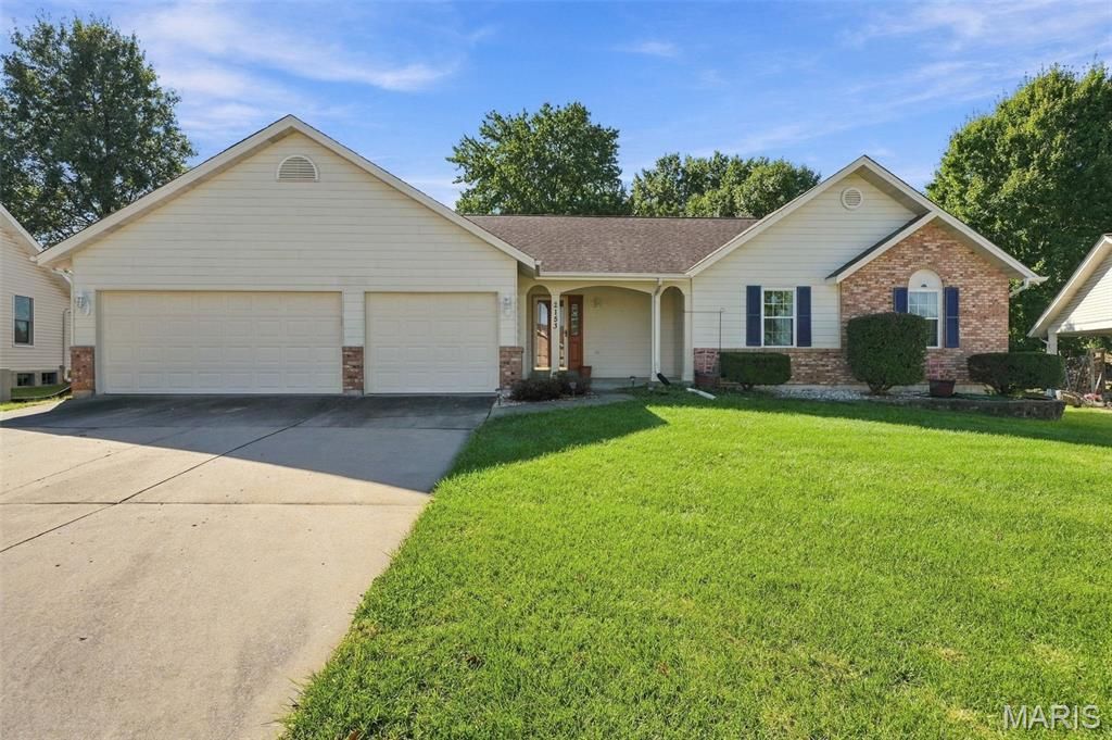 2153 Autumn Wood Drive, St Charles, MO 63303