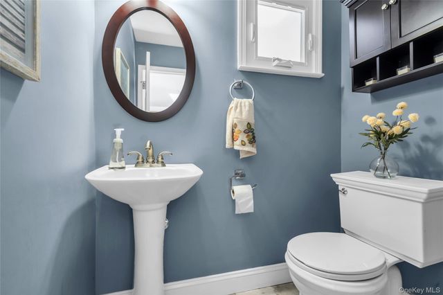 288 Bow Drive, Smithtown, NY 11787