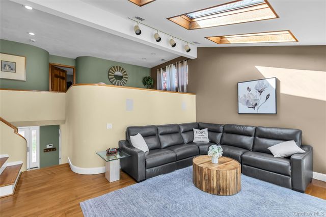 288 Bow Drive, Smithtown, NY 11787