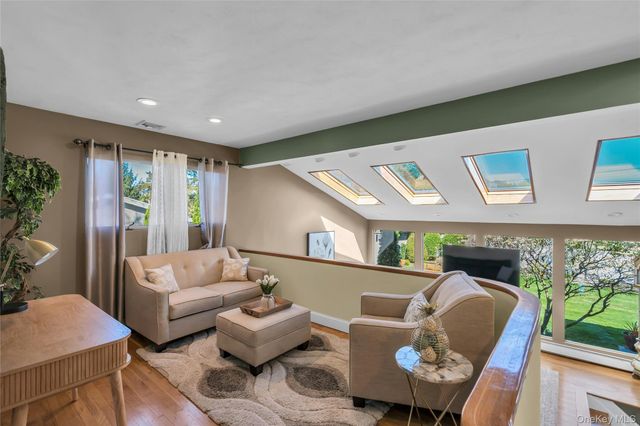 288 Bow Drive, Smithtown, NY 11787