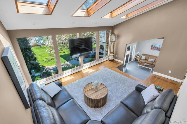 288 Bow Drive, Smithtown, NY 11787