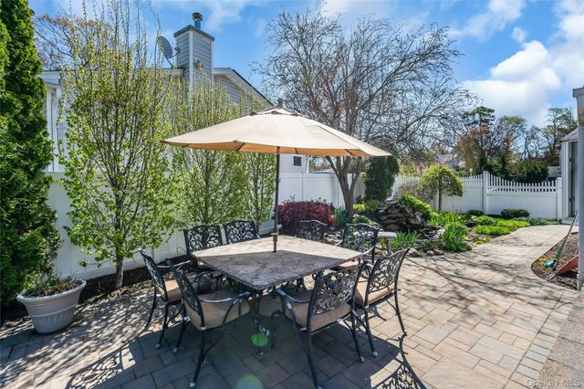 288 Bow Drive, Smithtown, NY 11787