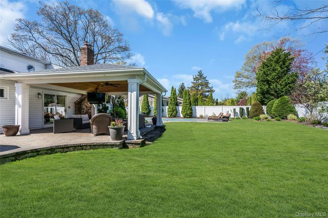 288 Bow Drive, Smithtown, NY 11787