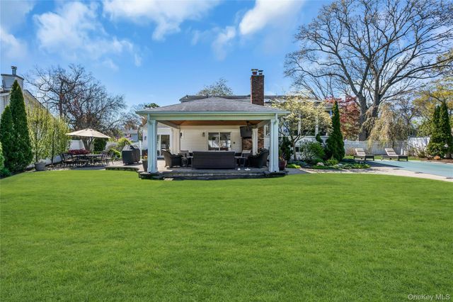 288 Bow Drive, Smithtown, NY 11787