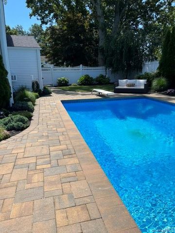 288 Bow Drive, Smithtown, NY 11787