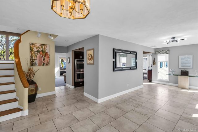 288 Bow Drive, Smithtown, NY 11787