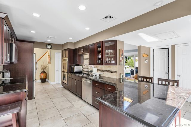 288 Bow Drive, Smithtown, NY 11787