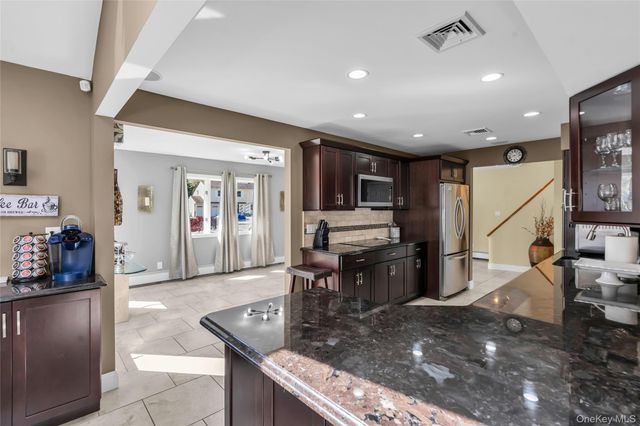 288 Bow Drive, Smithtown, NY 11787