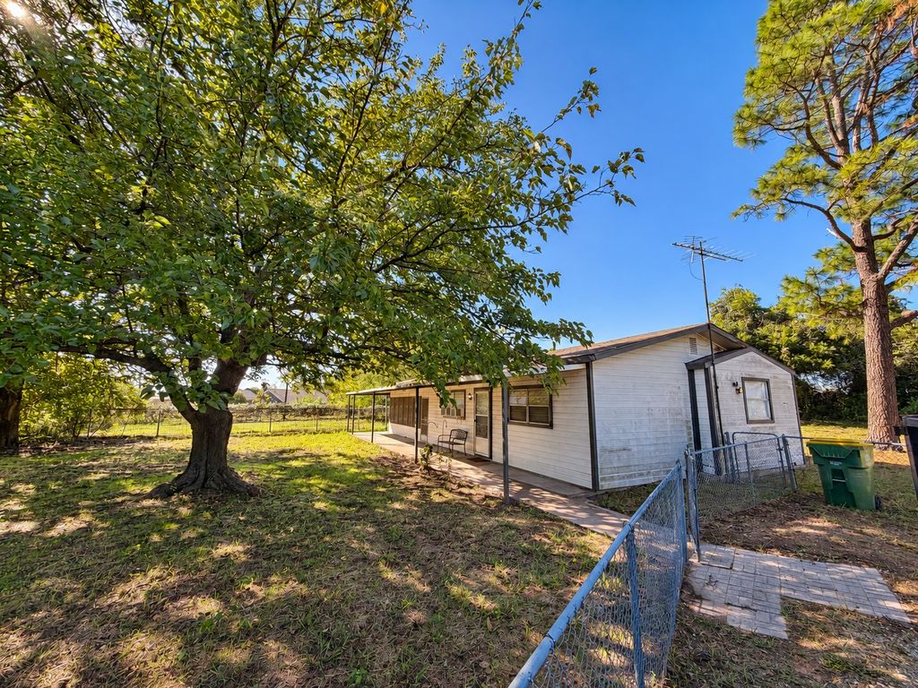 3048 Green Meadows Road, Granbury, TX 76049 — exterior