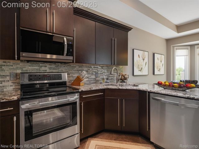 55490 Whispering Hills Drive, Shelby Charter Township, MI 48316