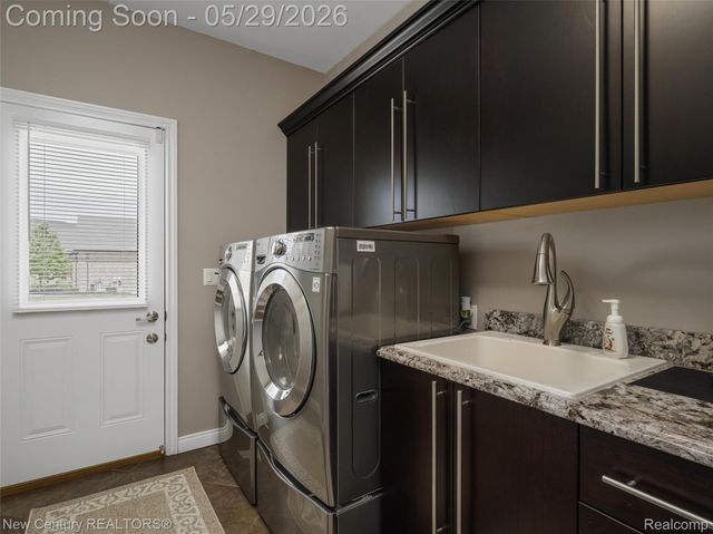55490 Whispering Hills Drive, Shelby Charter Township, MI 48316