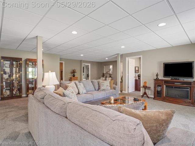 55490 Whispering Hills Drive, Shelby Charter Township, MI 48316