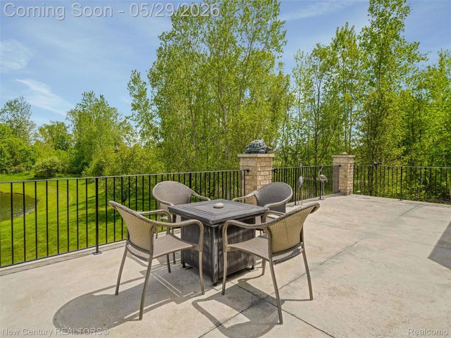 55490 Whispering Hills Drive, Shelby Charter Township, MI 48316