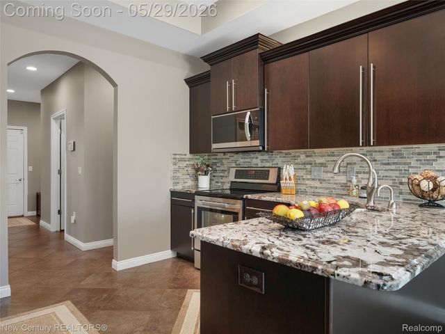 55490 Whispering Hills Drive, Shelby Charter Township, MI 48316