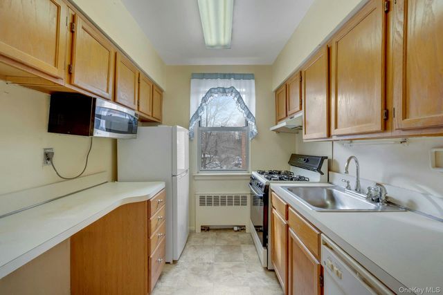 4 Bryant Crescent 2C, White Plains, NY 10605