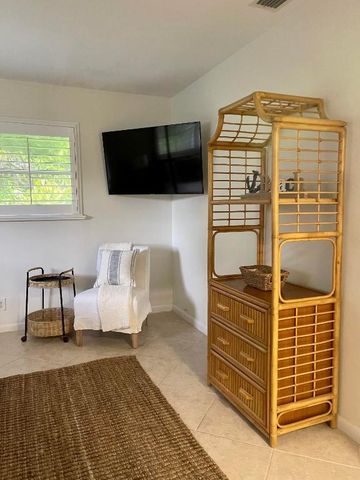 1202 Palm Trail 6, Delray Beach, FL 33483